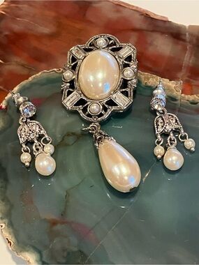 MONET EARRNGS AND 1928 VNTAGE BROOCH